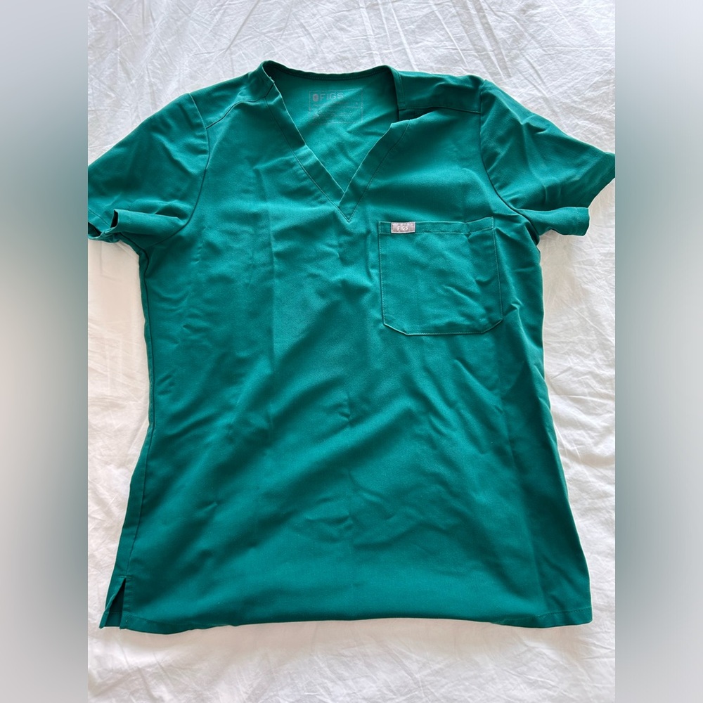 Figs scrub top